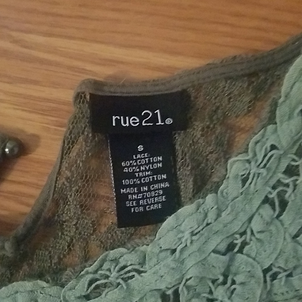 Charlotte Rouse Blouse - Picture 2 of 2